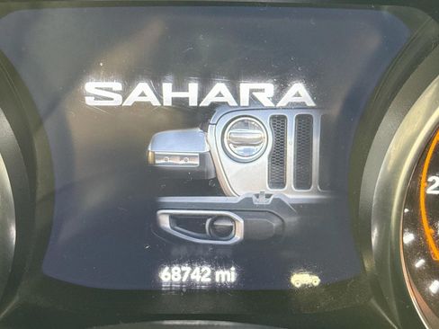 Used 2020 Jeep Wrangler Unlimited Sahara AWD/4WD image 17