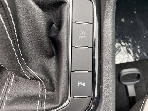 New 2025 Volkswagen Taos SE image 45