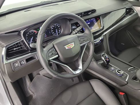 Used 2025 Cadillac XT6 Premium Luxury FWD image 18