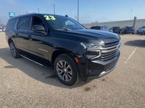 Used 2023 Chevrolet Suburban LT w/ LT Signature Plus Package image 4