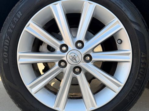 Used 2012 Toyota Camry XLE FWD image 23