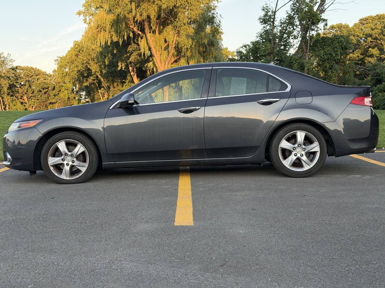 Used 2011 Acura TSX w/ Technology Package FWD image 2
