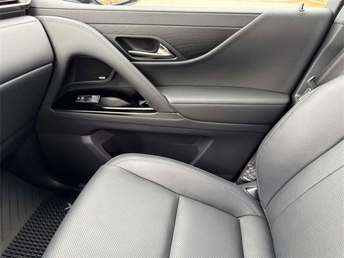 New 2025 Lexus LX 600 4WD w/ Luxury Package image 22