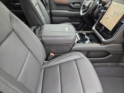 New 2026 GMC Yukon Denali w/ Denali Reserve Package image 10