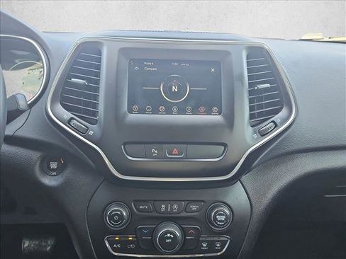 Used 2020 Jeep Cherokee Latitude Plus image 15