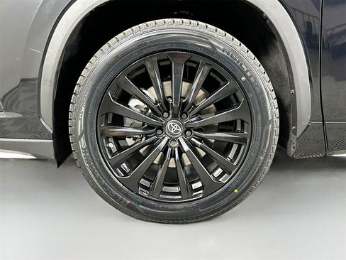 Certified 2023 Toyota Highlander XSE image 32