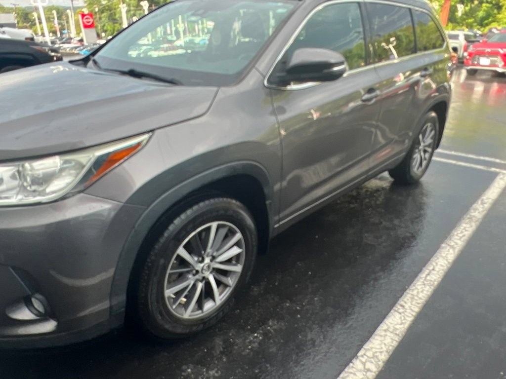 Certified 2018 Toyota Highlander XLE AWD/4WD image 12