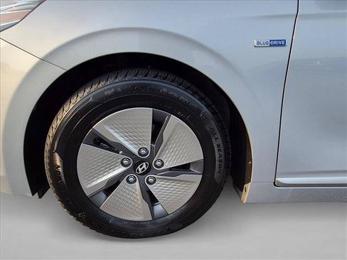 Used 2020 Hyundai Ioniq SE FWD image 29