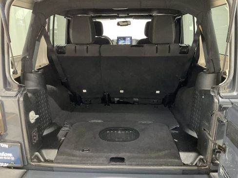 Used 2016 Jeep Wrangler Unlimited Sahara w/ Connectivity Group AWD/4WD image 23