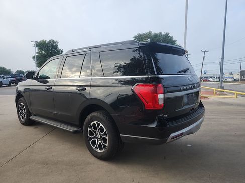 Used 2024 Ford Expedition XLT image 5