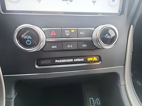 Certified 2023 Ford Edge SE image 17