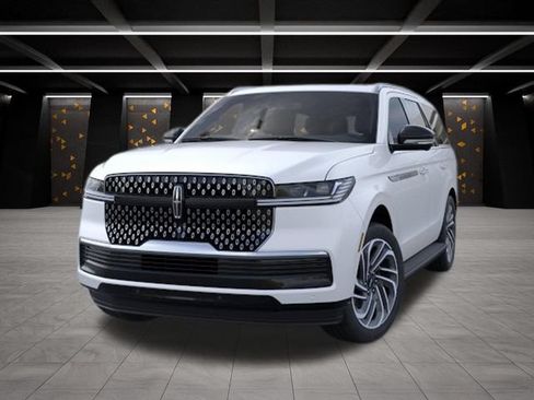 New 2026 Lincoln Navigator Premiere AWD/4WD image 2