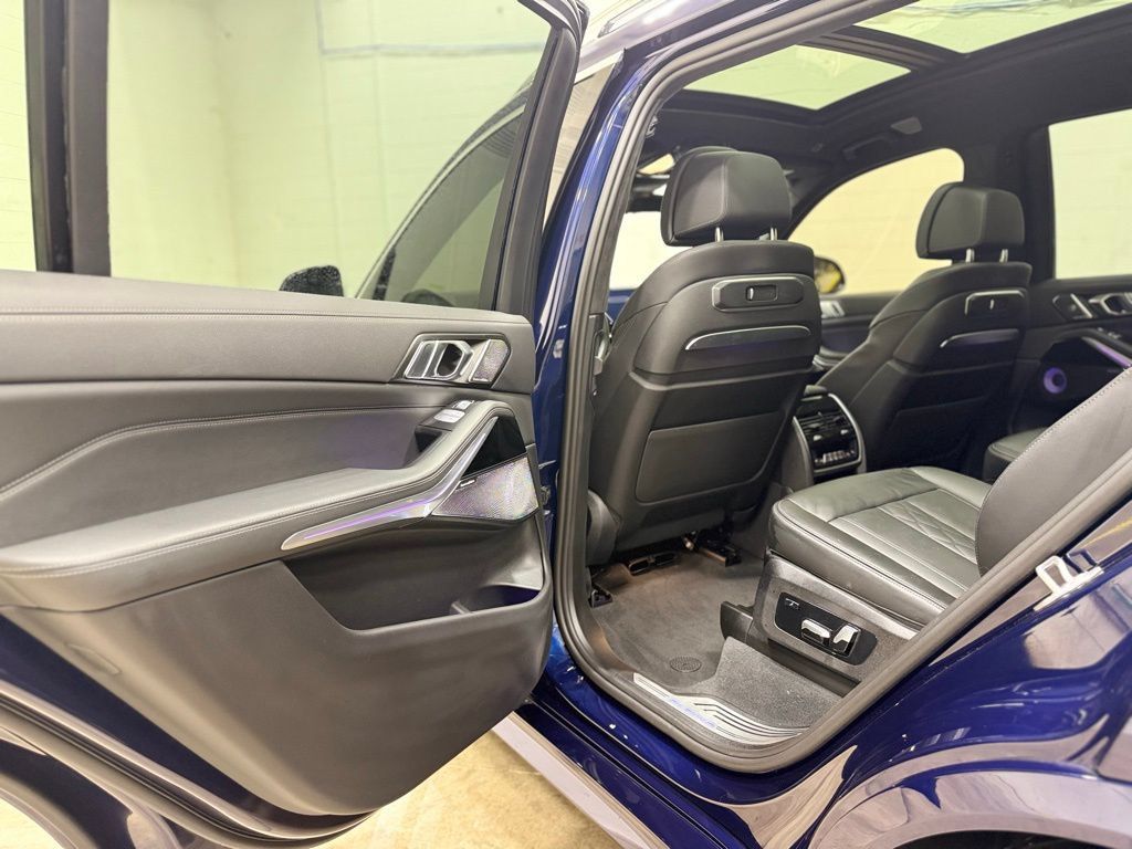 Used 2025 BMW ALPINA XB7 AWD/4WD image 31