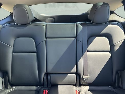 Used 2022 Tesla Model Y Performance image 12