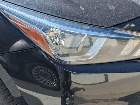 Used 2021 Nissan Versa SV image 9