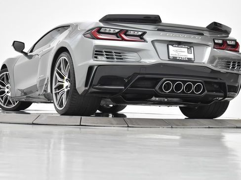 Used 2024 Chevrolet Corvette Z06 RWD image 15