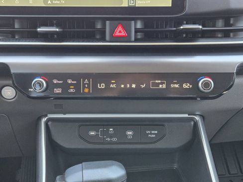 New 2026 Kia Carnival LX image 16