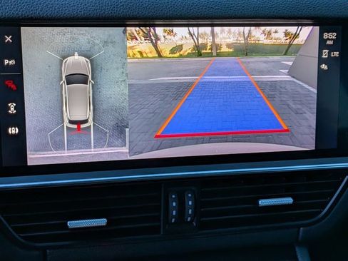 Used 2023 Porsche Cayenne Platinum Edition image 11