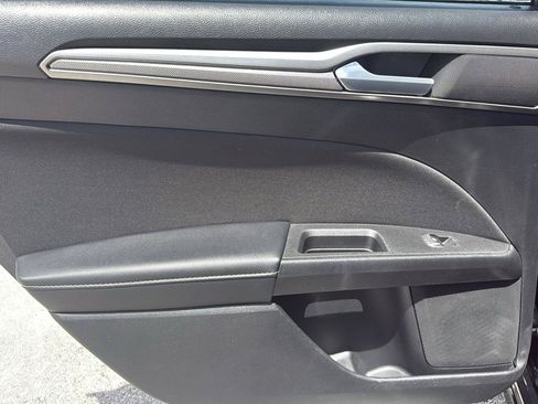 Used 2018 Ford Fusion SE FWD image 27