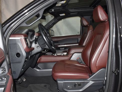 Used 2024 Ford Expedition Limited image 12