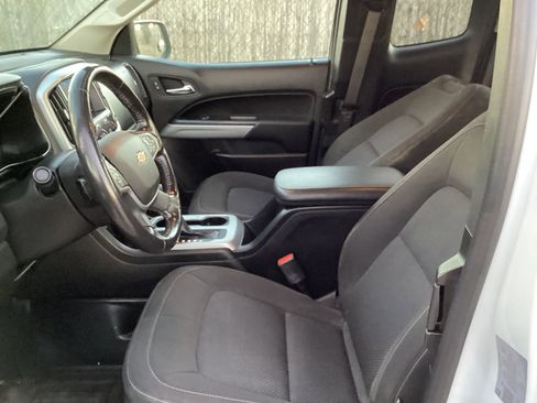 Used 2022 Chevrolet Colorado LT w/ Fleet Safety Package image 10