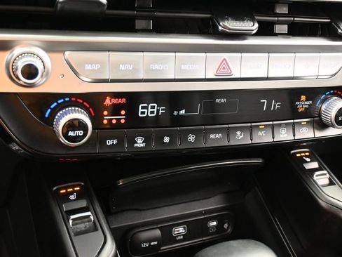 Used 2025 Kia Telluride S FWD image 24