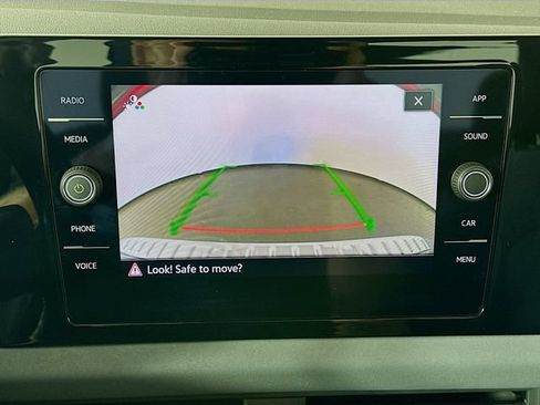 Used 2025 Volkswagen Jetta SE FWD image 11