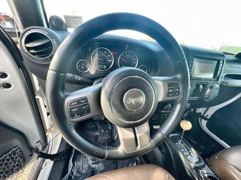 Used 2013 Jeep Wrangler Unlimited Sahara image 16