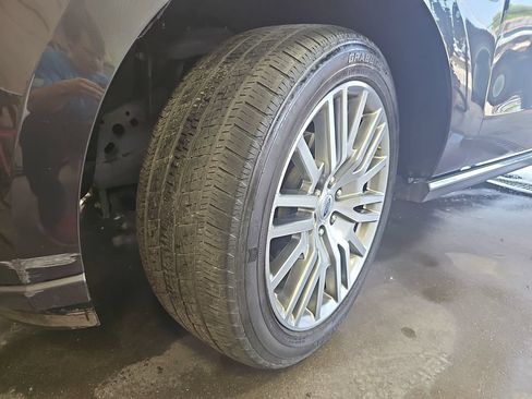 Used 2024 Ford Expedition Limited AWD/4WD image 32