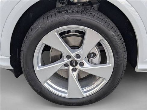Certified 2025 Audi Q5 Premium Plus w/ Premium Plus AWD/4WD image 9