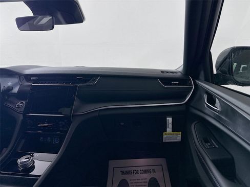 New 2025 Jeep Grand Cherokee Altitude image 26