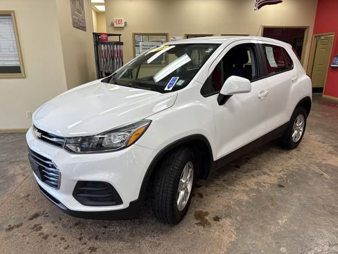 Used 2018 Chevrolet Trax LS image 3