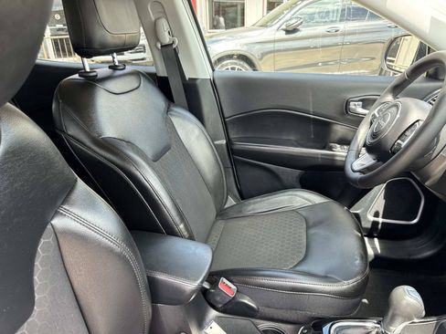 Used 2021 Jeep Compass Latitude FWD image 10
