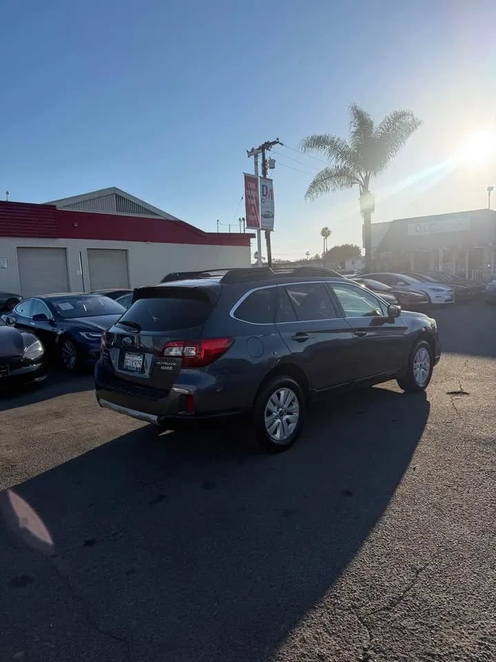 Used 2015 Subaru Outback 2.5i Premium AWD/4WD image 3