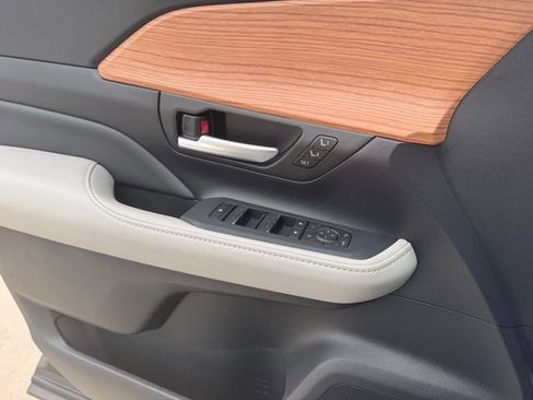 New 2026 Toyota Grand Highlander FWD image 17