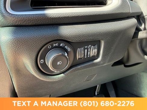 New 2026 Chrysler Pacifica Select AWD/4WD image 13