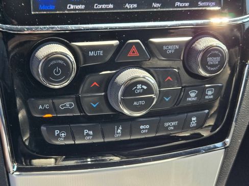 Used 2020 Jeep Grand Cherokee Trailhawk w/ Trailhawk Luxury Group AWD/4WD image 26