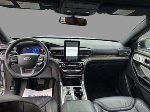 Used 2022 Ford Explorer Platinum w/ Equipment Group 601A image 3