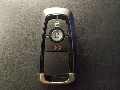 Used 2020 Ford Edge SE image 32