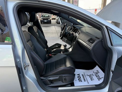 Used 2017 Volkswagen GTI SE image 21