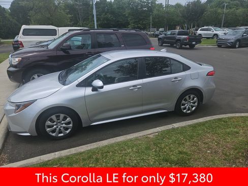 Used 2020 Toyota Corolla LE FWD image 3
