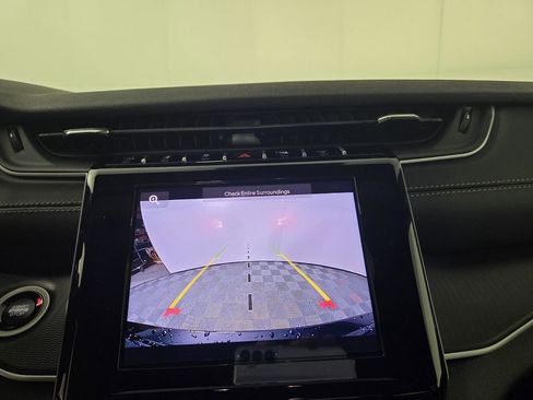 New 2025 Jeep Grand Cherokee Altitude image 15