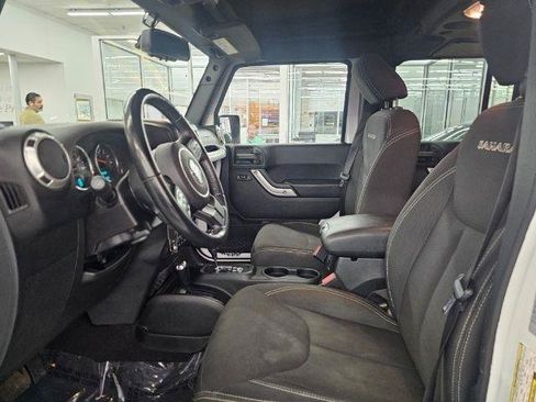 Used 2018 Jeep Wrangler Unlimited Sahara w/ Connectivity Group AWD/4WD image 7