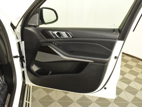 Used 2025 BMW X5 xDrive50e image 34