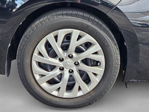 Used 2017 Toyota Corolla LE FWD image 18