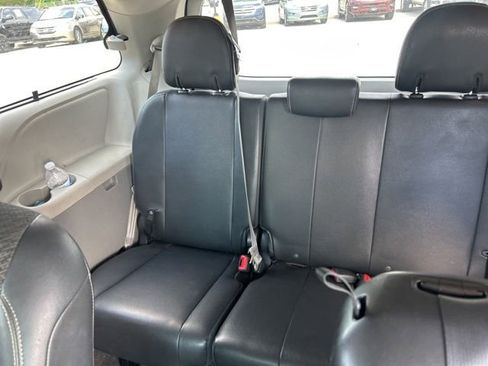 Used 2013 Toyota Sienna SE FWD image 22