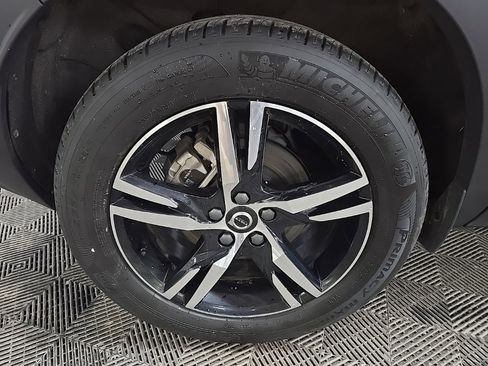 Used 2024 Volvo XC40 B5 Core image 14