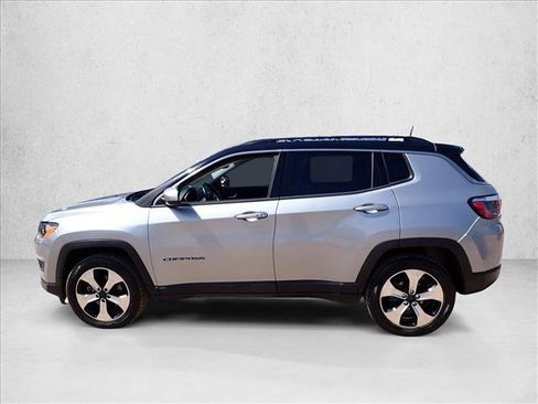 Used 2018 Jeep Compass Latitude w/ Popular Equipment Group AWD/4WD image 2