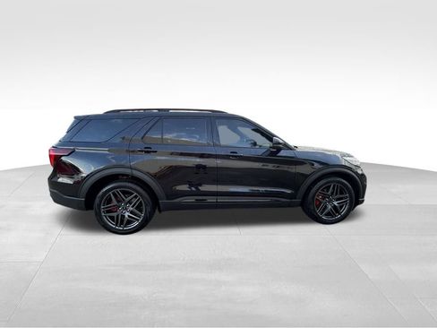 Certified 2025 Ford Explorer ST AWD/4WD image 3