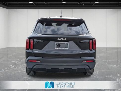 Used 2023 Kia Sorento LX AWD/4WD image 4